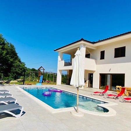 Villa Fluggi Near Labin Santalezi Екстер'єр фото