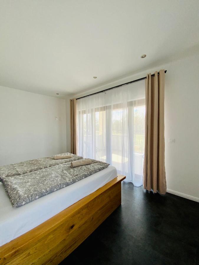 Villa Fluggi Near Labin Santalezi Екстер'єр фото
