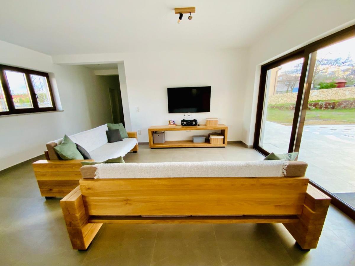 Villa Fluggi Near Labin Santalezi Екстер'єр фото