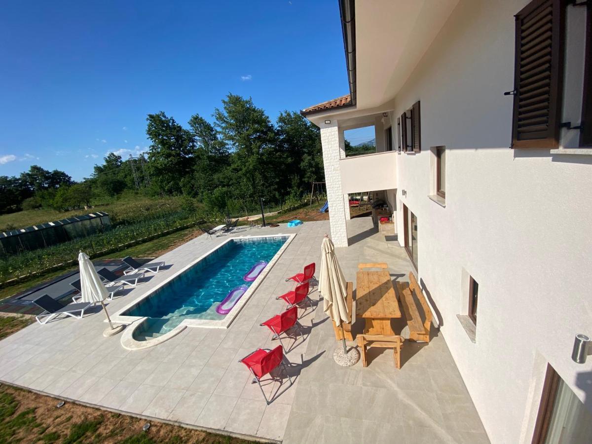 Villa Fluggi Near Labin Santalezi Екстер'єр фото