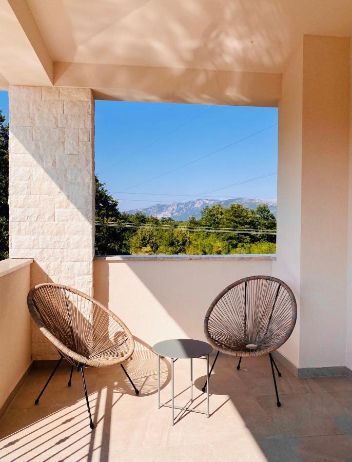 Villa Fluggi Near Labin Santalezi Екстер'єр фото