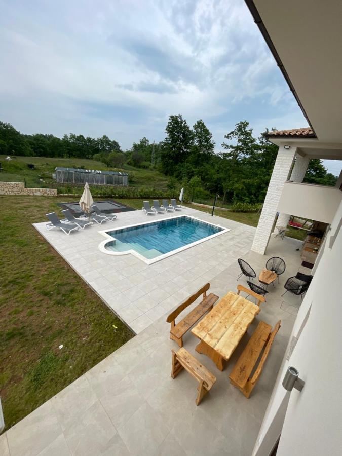 Villa Fluggi Near Labin Santalezi Екстер'єр фото
